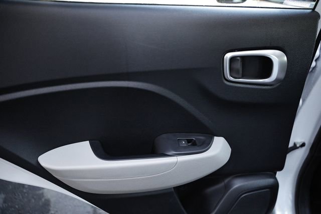 Used 2025 Hyundai Venue SEL FWD image 23