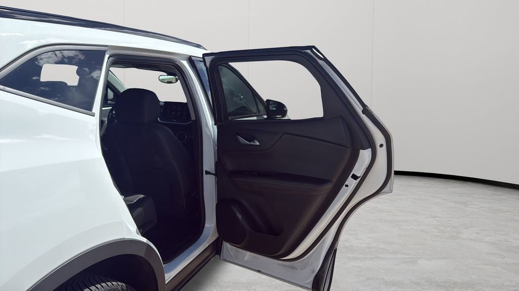 Used 2023 Chevrolet Blazer LT image 48