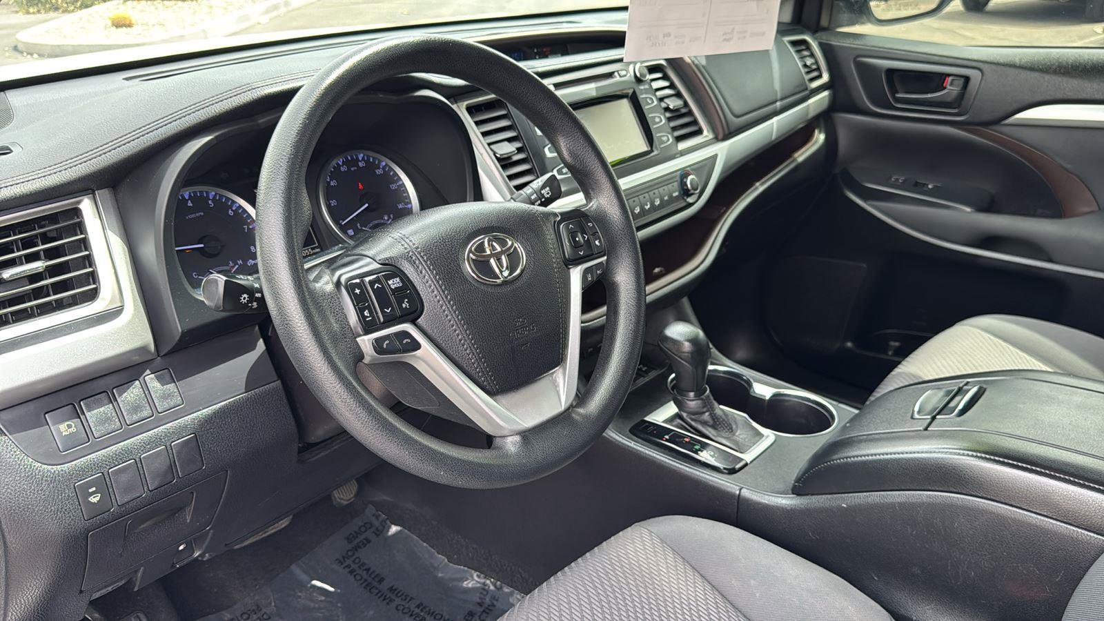 Used 2018 Toyota Highlander LE image 22