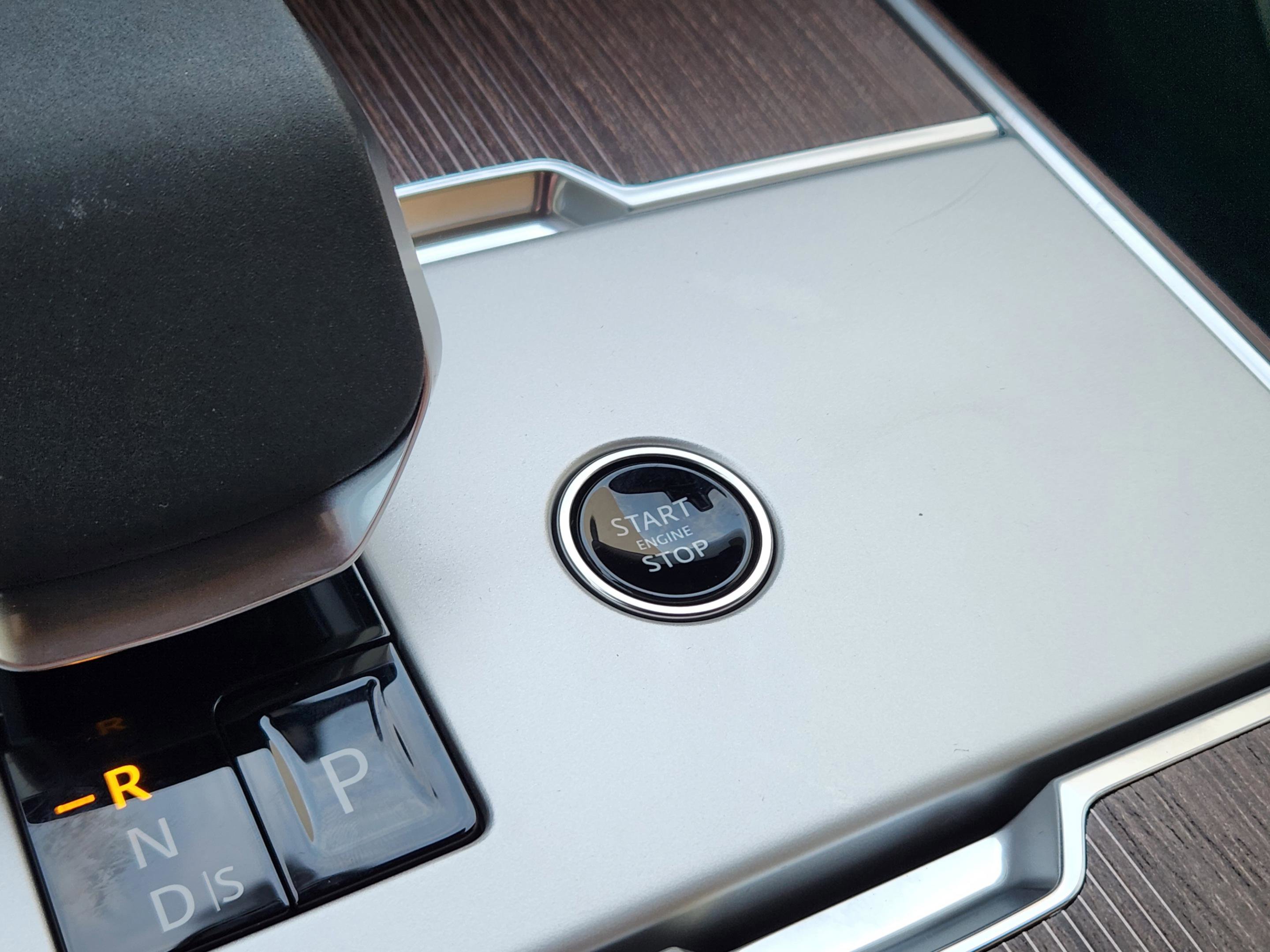 New 2026 Land Rover Range Rover Long Wheelbase Autobiography image 15