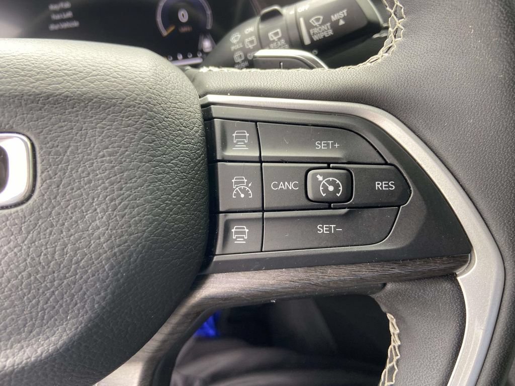 Used 2023 Jeep Grand Cherokee L Limited RWD image 34