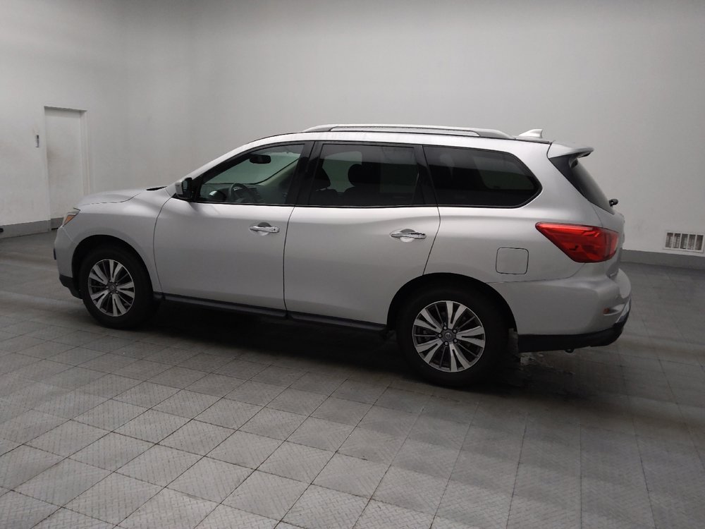 Used 2020 Nissan Pathfinder SV image 3