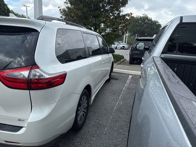 Used 2020 Toyota Sienna XLE FWD image 6