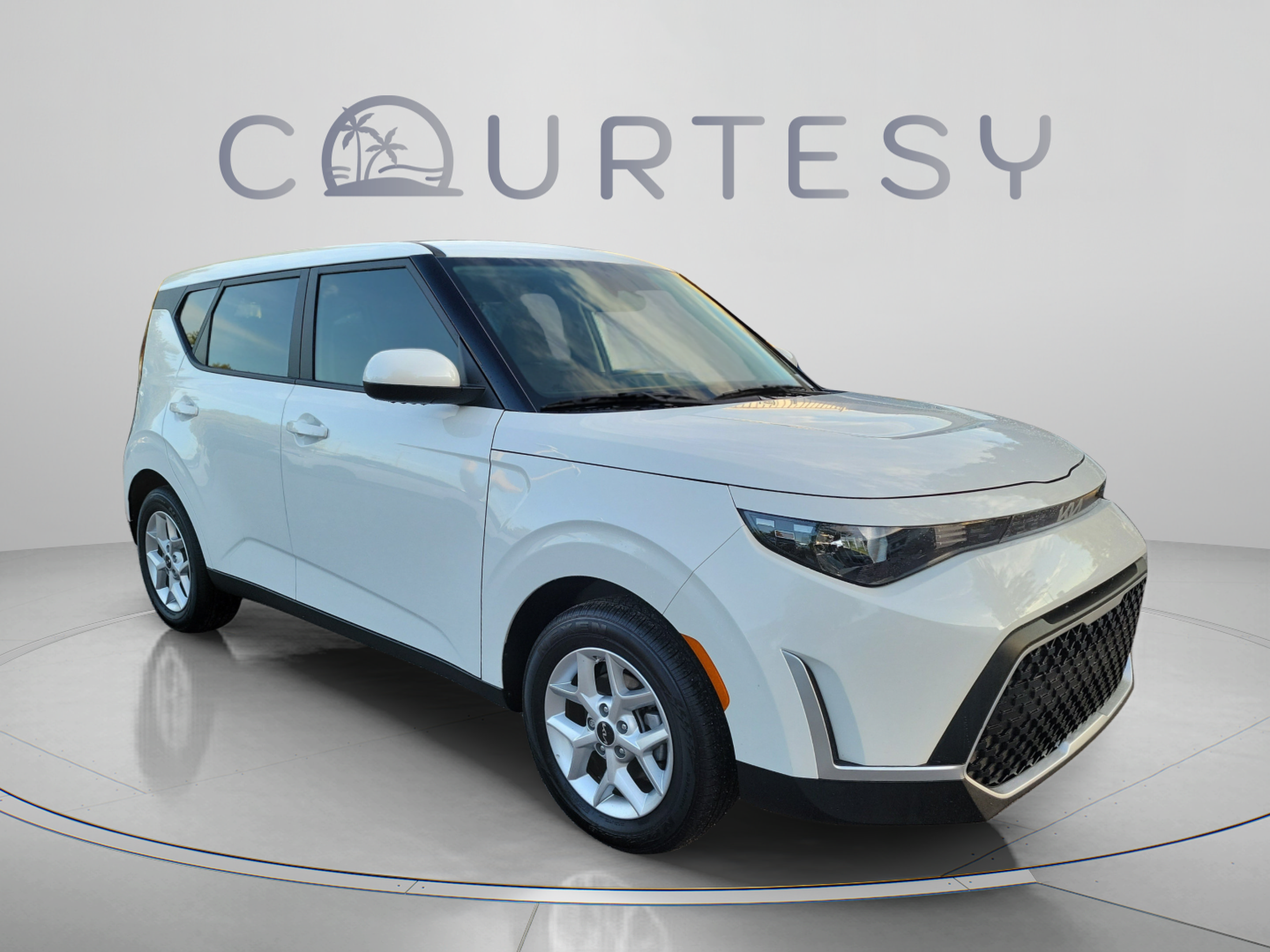 Certified 2025 Kia Soul LX w/ LX Technology Package FWD image 5