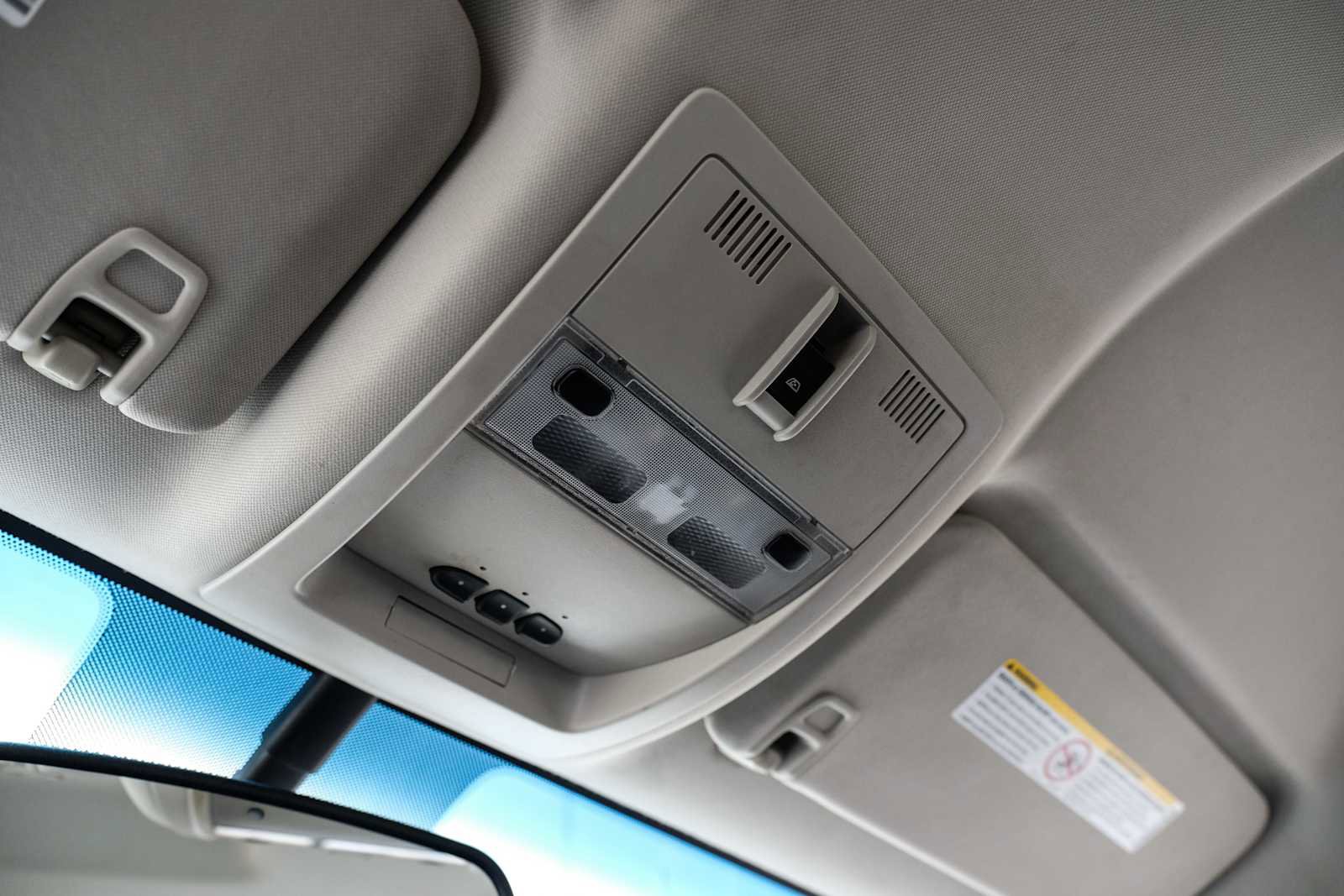 Used 2010 GMC Sierra 3500 SLT w/ SLT Convenience Package image 28