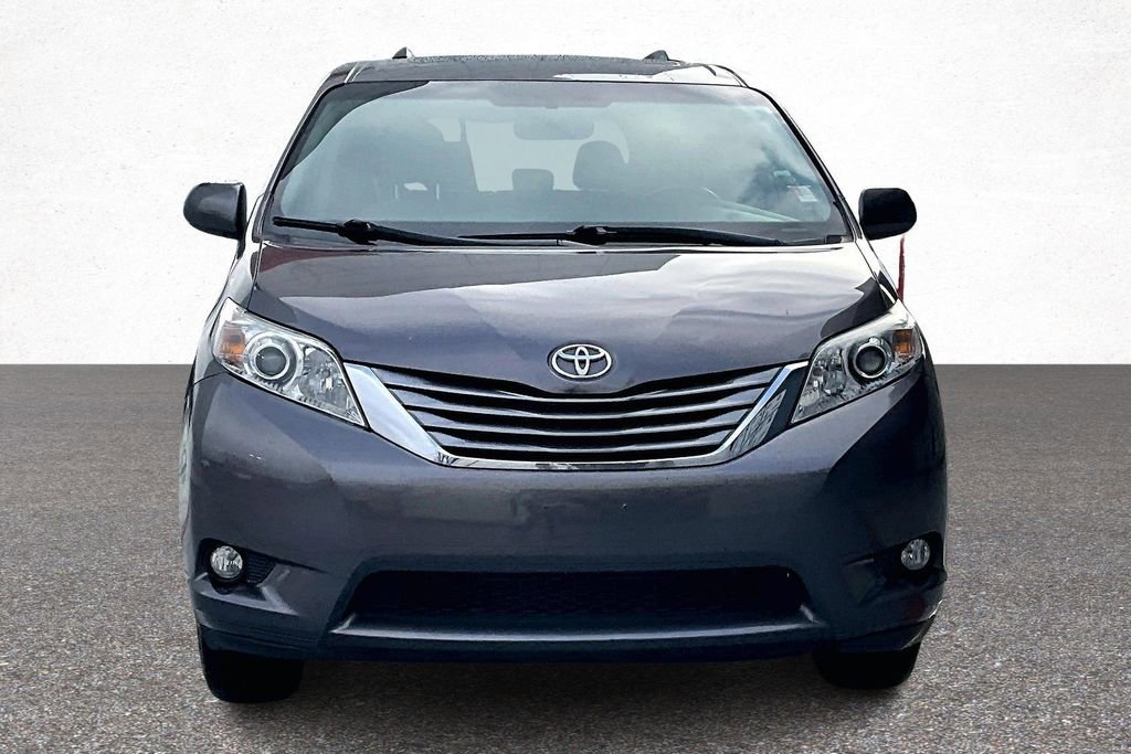 Used 2015 Toyota Sienna XLE w/ XLE Navigation Package image 3