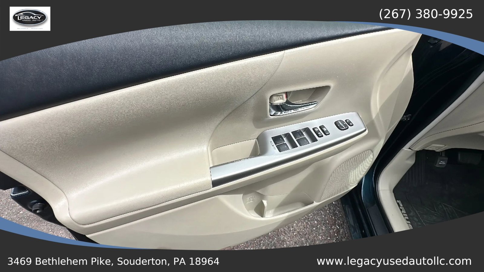 Used 2017 Toyota Prius V Four FWD image 31