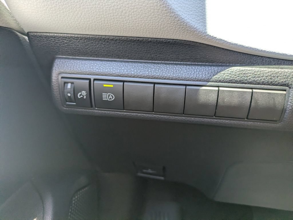 Used 2025 Toyota Corolla SE FWD image 24