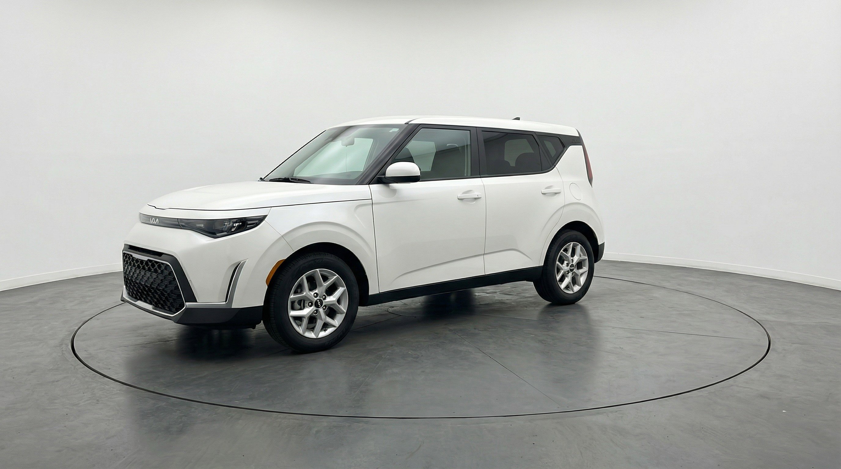 Used 2025 Kia Soul LX w/ LX Technology Package FWD image 3