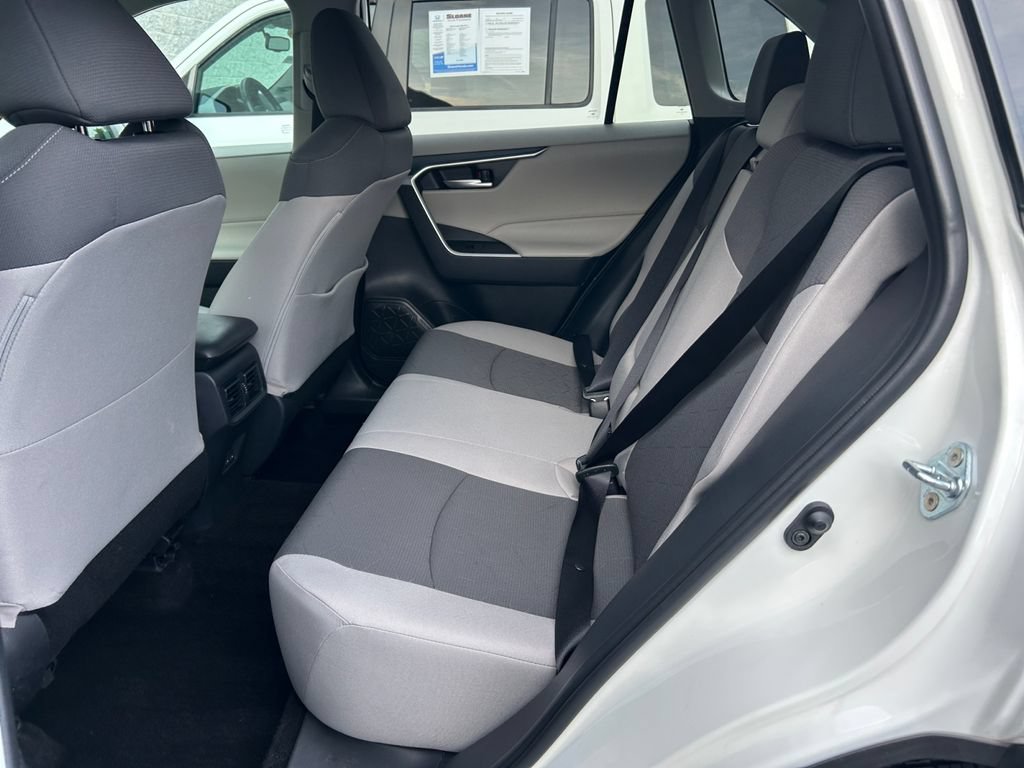 Used 2025 Toyota RAV4 XLE AWD/4WD image 28