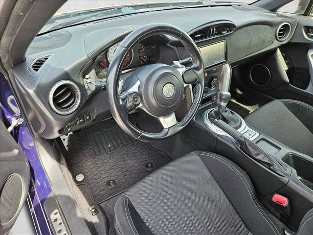 Used 2017 Toyota 86 RWD image 10