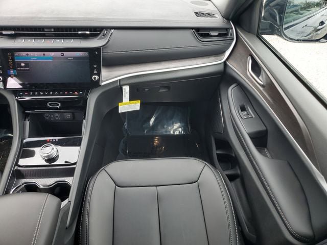New 2026 Jeep Grand Cherokee Limited RWD image 19