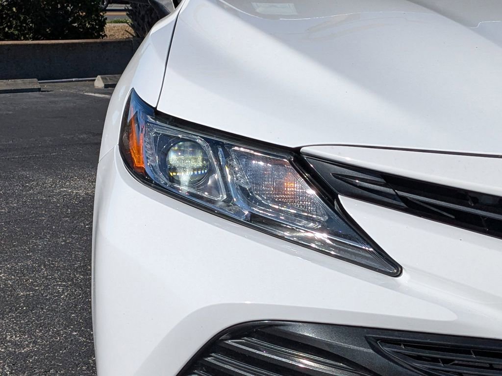 Used 2020 Toyota Camry LE image 10