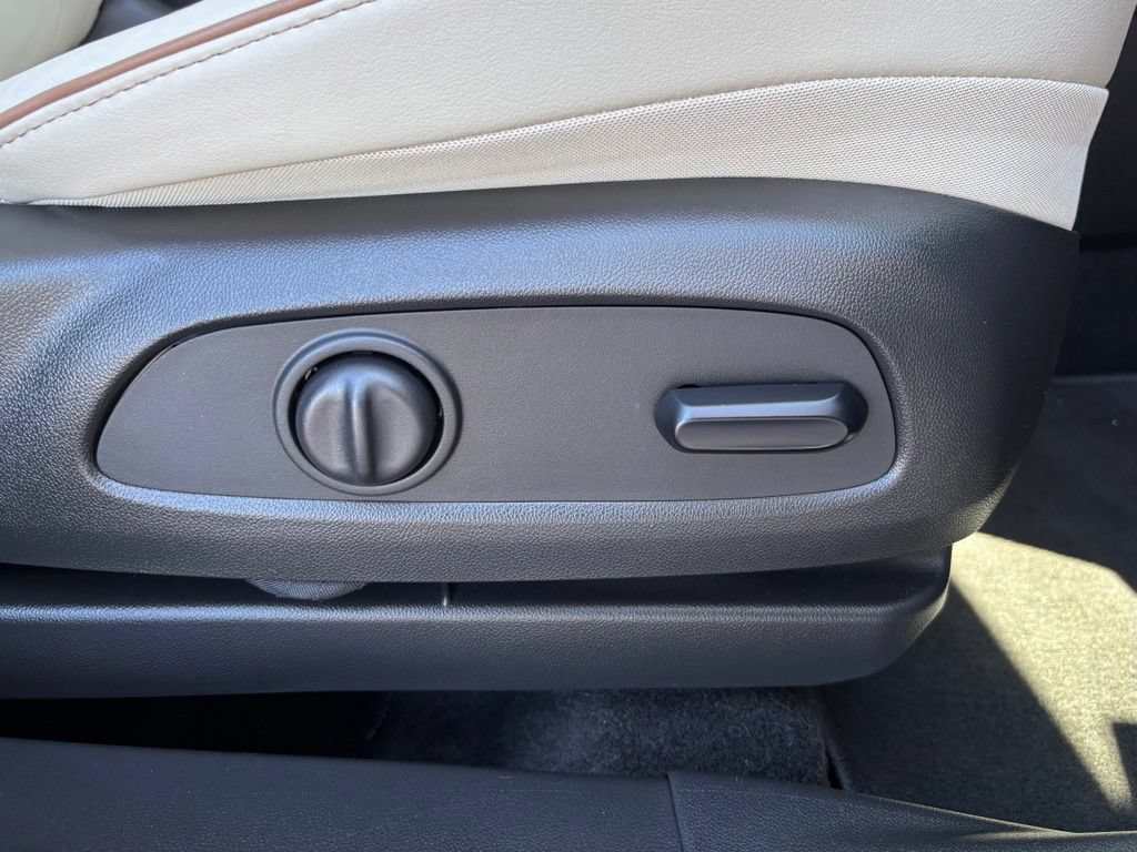 Used 2024 Buick Encore GX Avenir w/ Avenir Technology Package FWD image 24