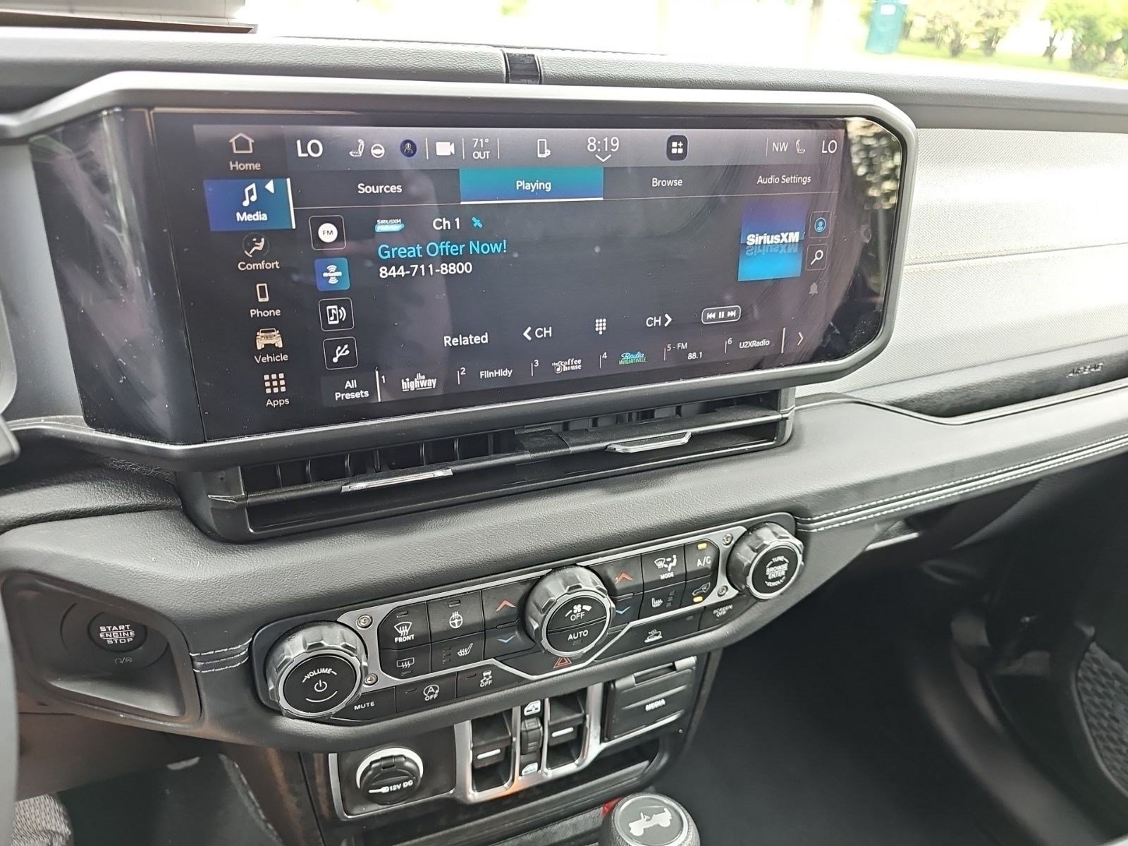 Used 2025 Jeep Wrangler Unlimited Sahara AWD/4WD image 18