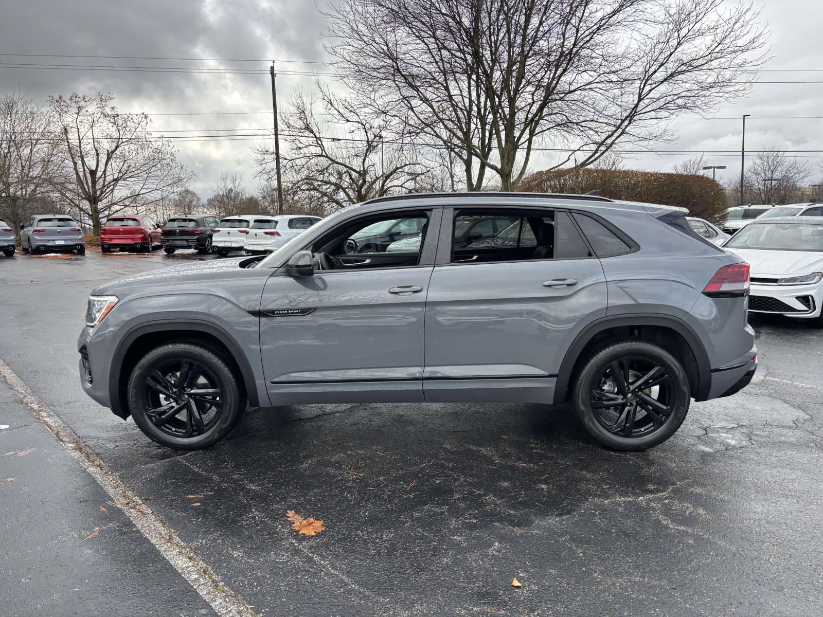 New 2026 Volkswagen Atlas Cross Sport SEL R-Line image 4