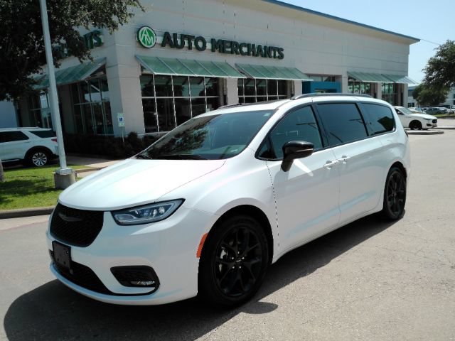 Used 2025 Chrysler Pacifica Limited FWD image 1