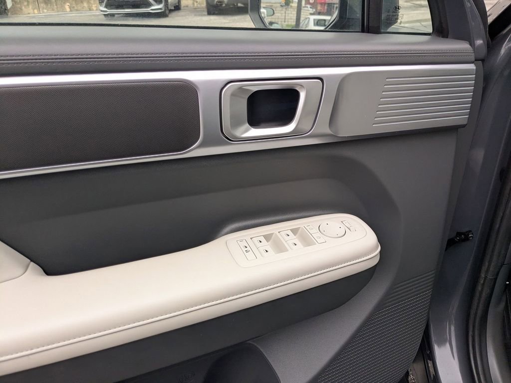 Used 2025 Hyundai Santa Fe SEL FWD image 14