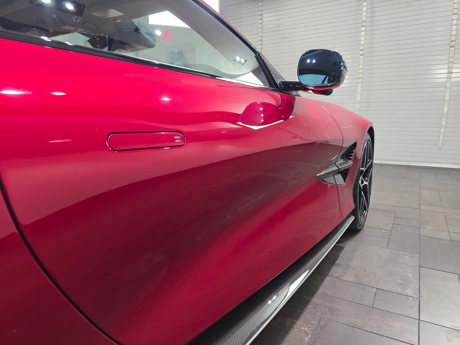 Used 2025 Aston Martin Vanquish RWD image 9