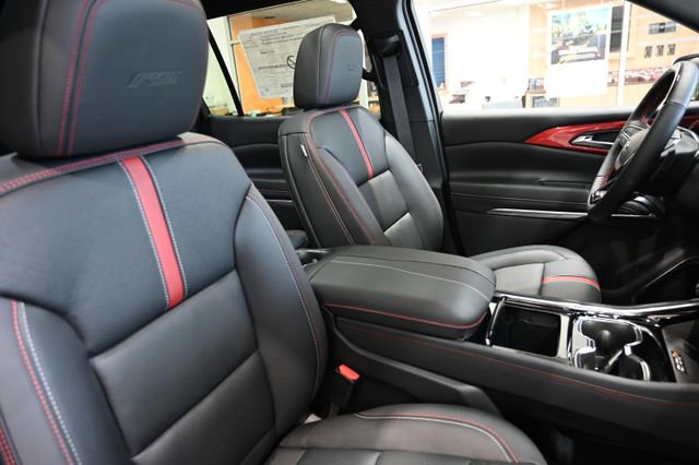 New 2026 Chevrolet Traverse RS w/ LPO, Floor Liner Package AWD/4WD image 8