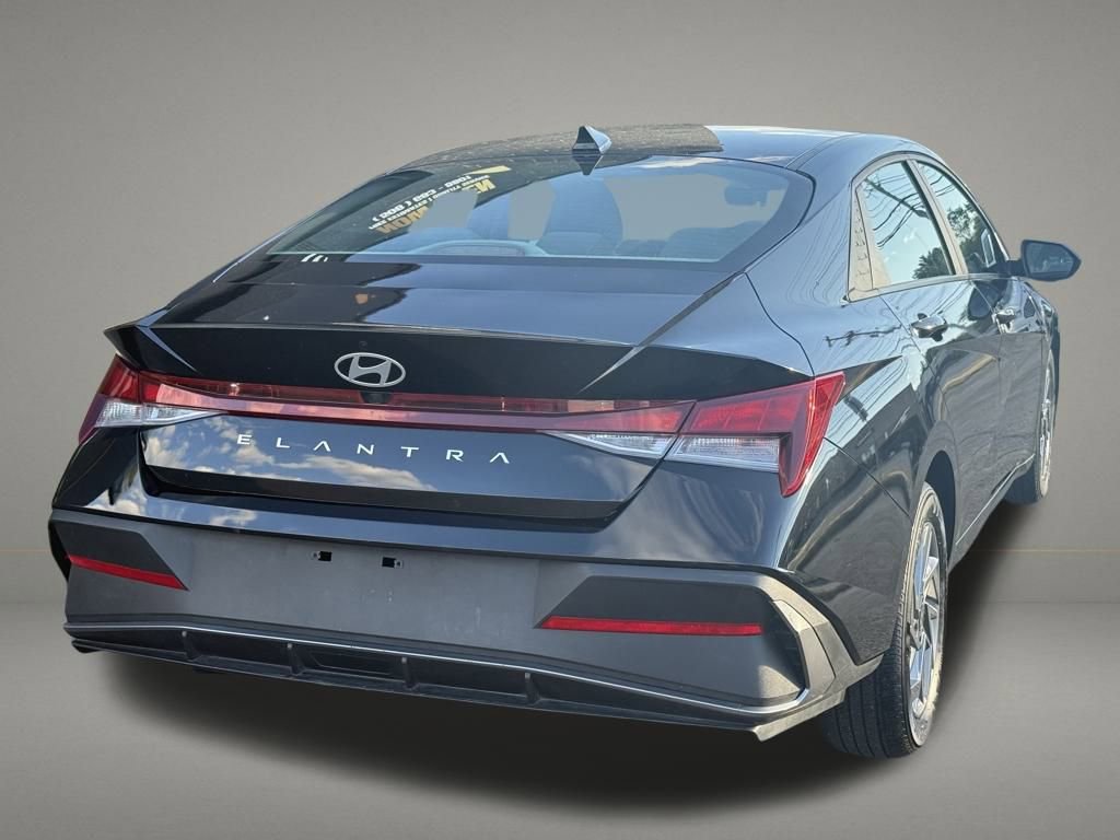 Used 2024 Hyundai Elantra SEL image 5