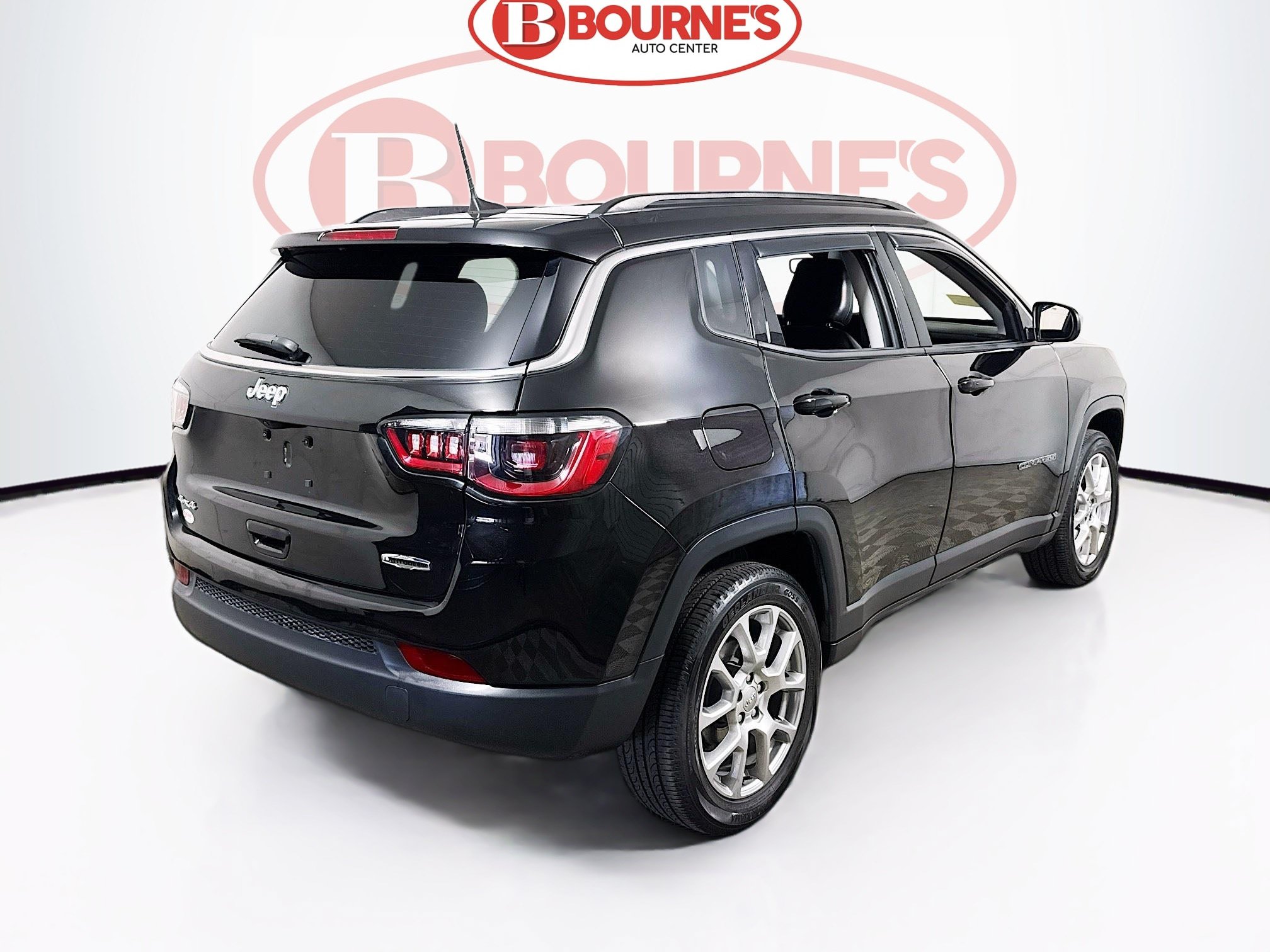 Used 2022 Jeep Compass Latitude AWD/4WD image 9