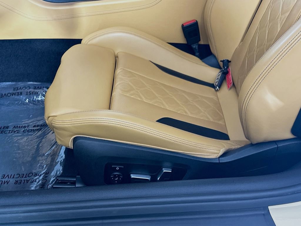 Used 2020 BMW M8 Convertible image 21