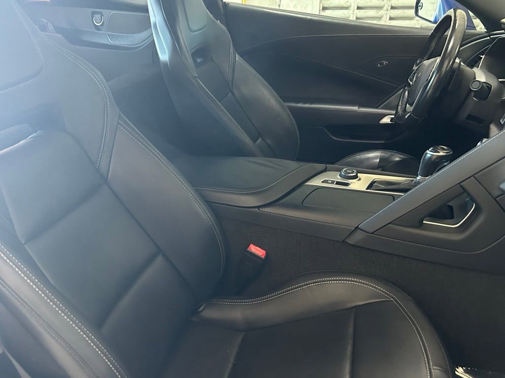 Used 2018 Chevrolet Corvette Stingray Coupe w/ Carbon Flash Badge Package RWD image 32