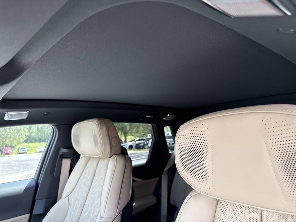 New 2026 Cadillac Lyriq Signature Luxury w/ LPO, Blue Accent Package AWD/4WD image 32