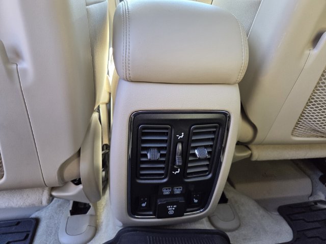 Used 2017 Jeep Grand Cherokee Overland w/ Jeep Active Safety Group AWD/4WD image 14