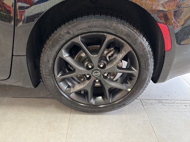 New 2026 Chrysler Pacifica Select w/ S Appearance Package image 13