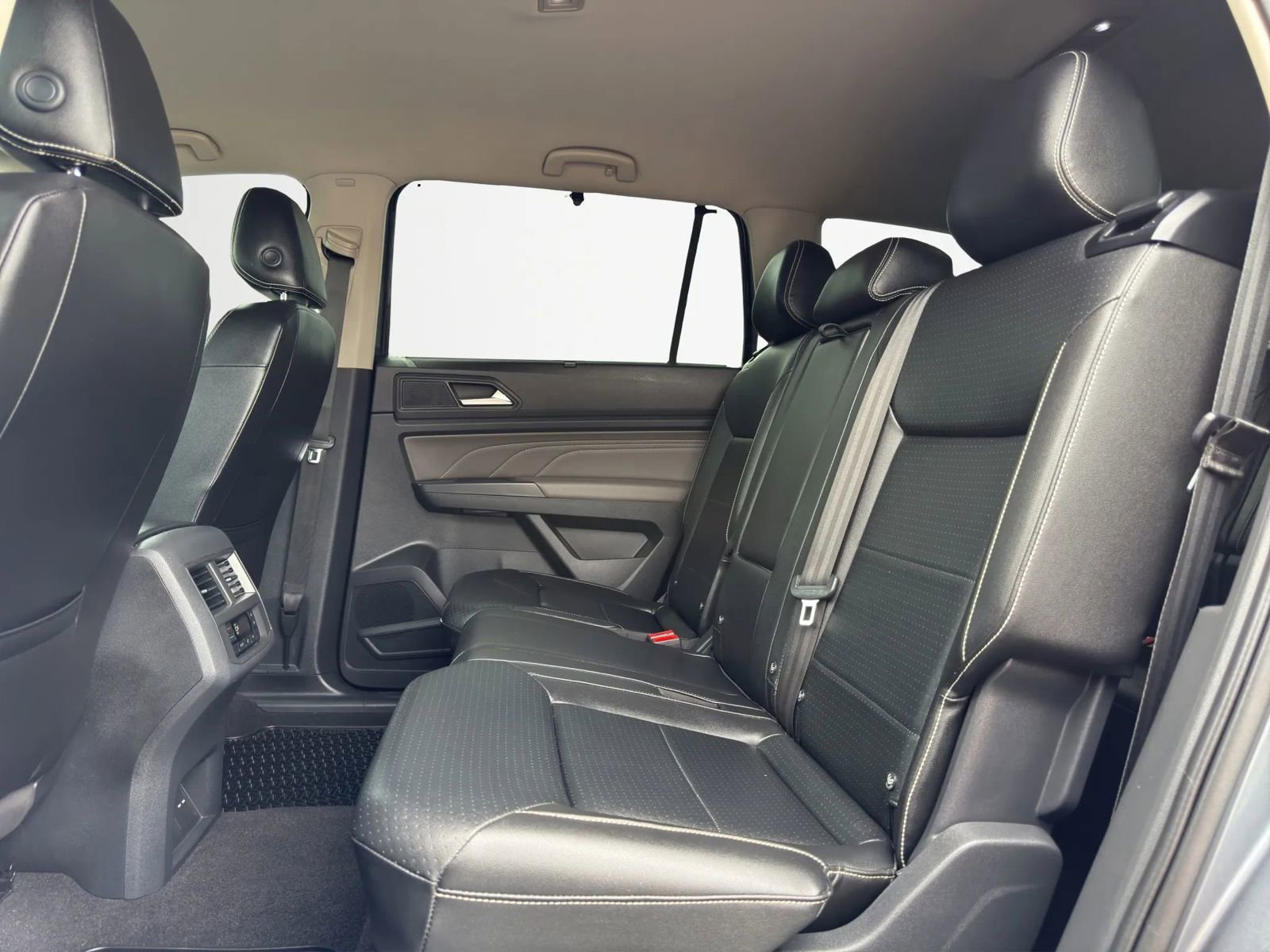 Used 2021 Volkswagen Atlas SE image 26