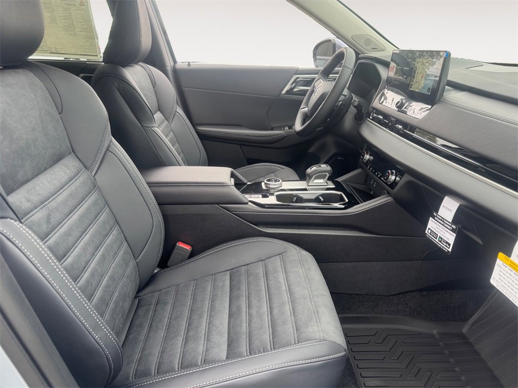 New 2025 Mitsubishi Outlander SE image 15