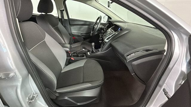 Used 2014 Ford Focus SE FWD image 29