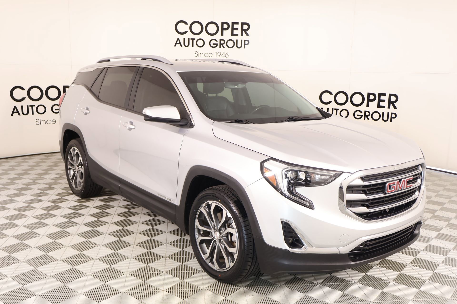 Used 2019 GMC Terrain SLT FWD image 1