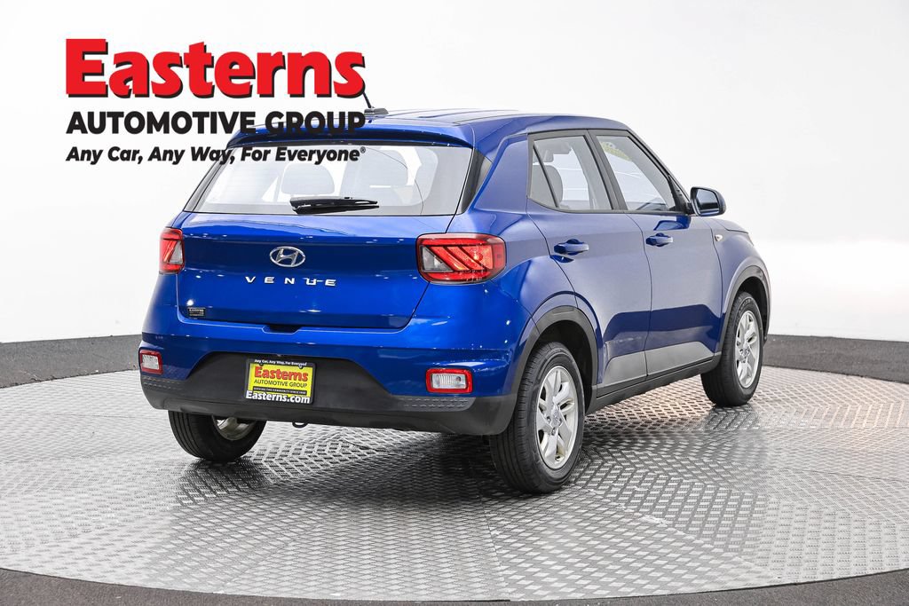 Used 2023 Hyundai Venue SE FWD image 6