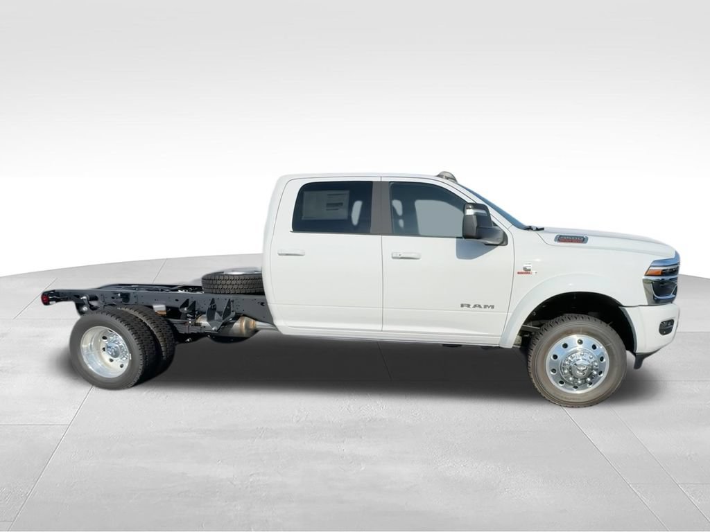 New 2026 RAM 4500 4x4 Crew Cab DRW w/ Laramie Trim Package image 9
