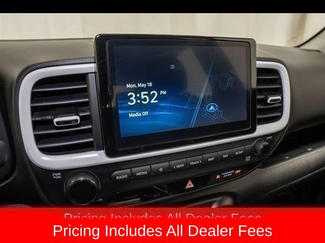 Used 2024 Hyundai Venue Limited FWD image 12