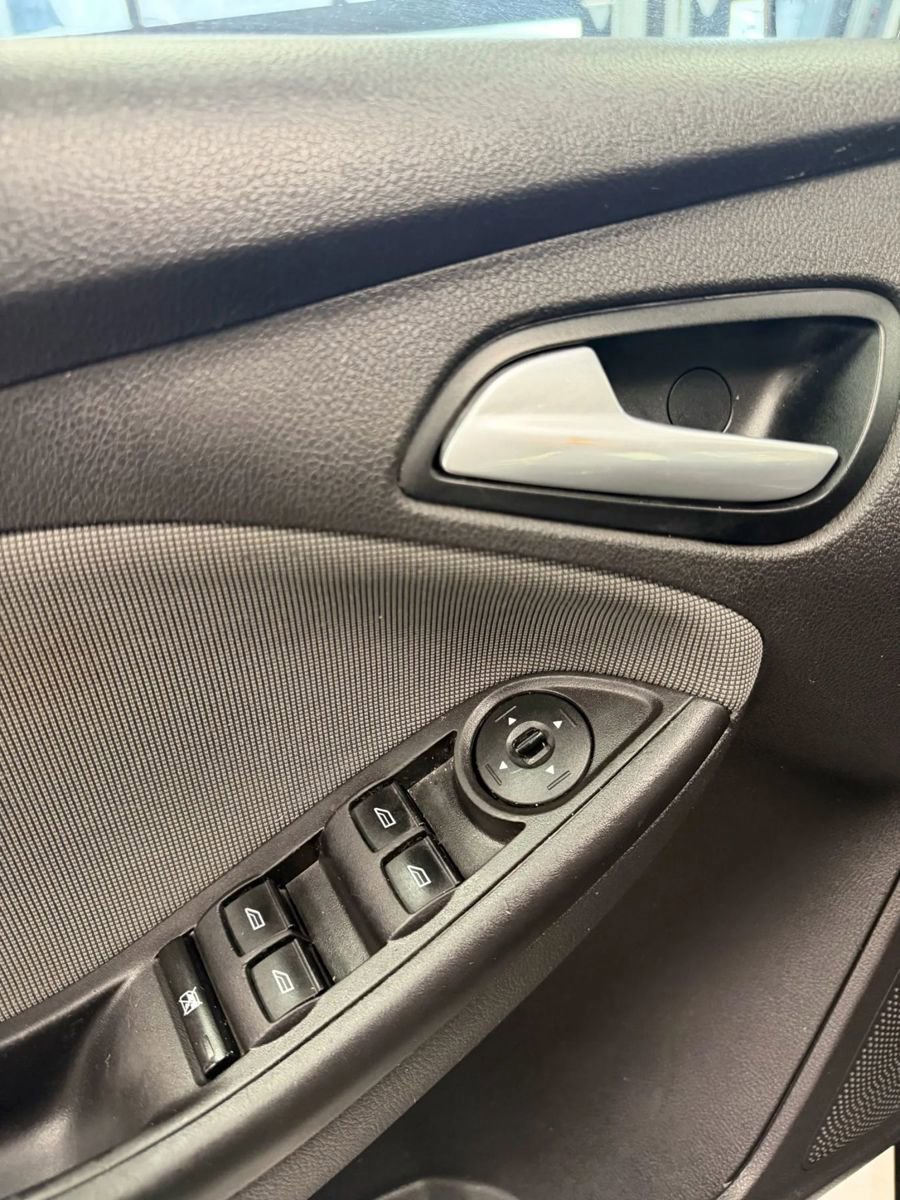 Used 2014 Ford Focus SE w/ SE Winter Package image 15