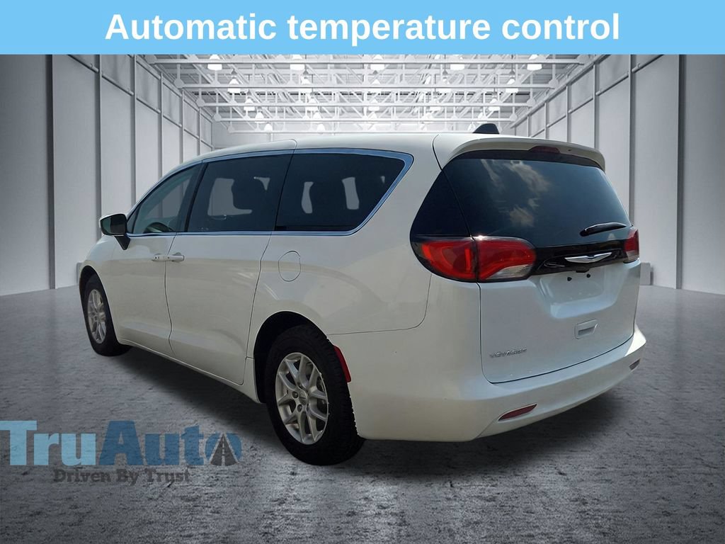 Used 2023 Chrysler Voyager LX FWD image 5