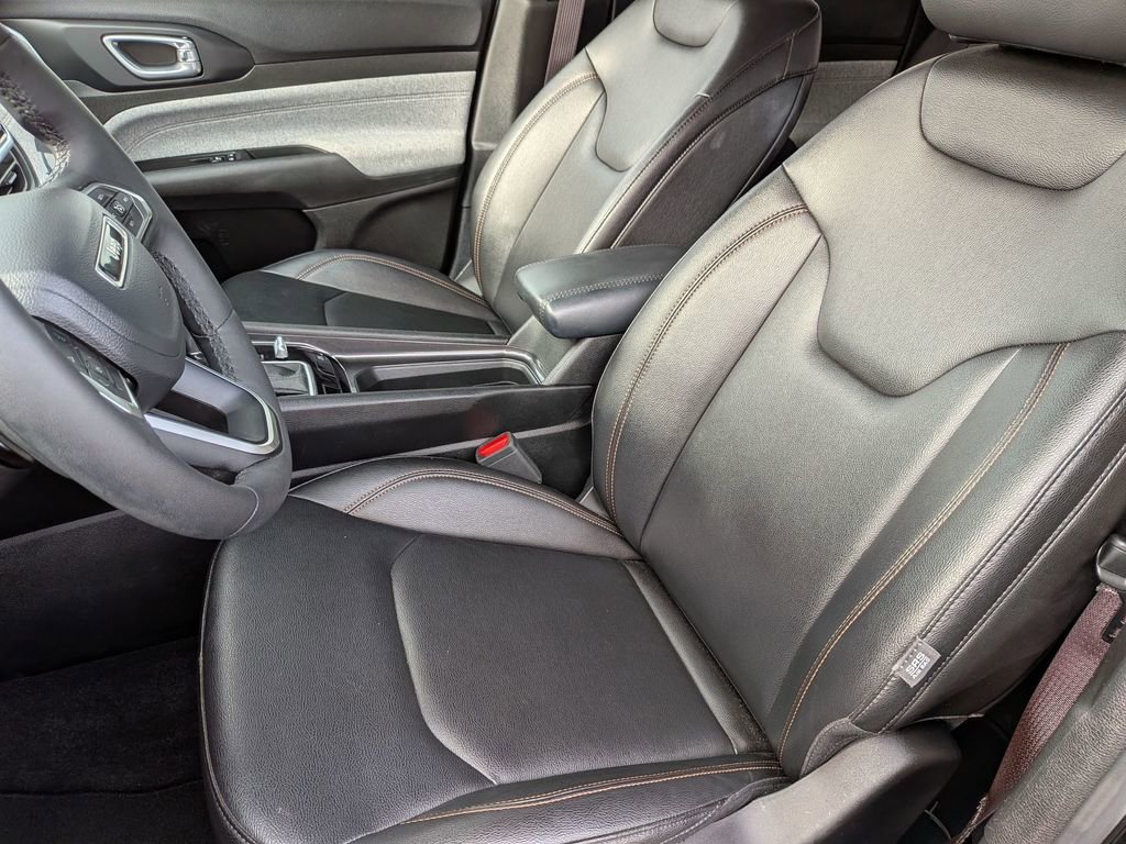 Used 2024 Jeep Compass Latitude AWD/4WD image 30