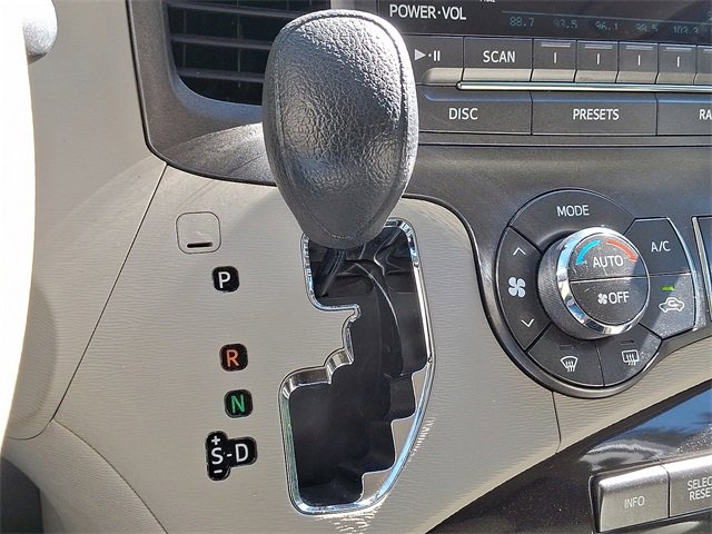 Used 2014 Toyota Sienna LE image 17