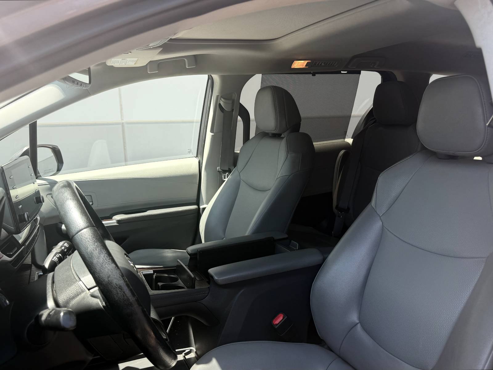 Used 2022 Toyota Sienna XLE FWD image 17