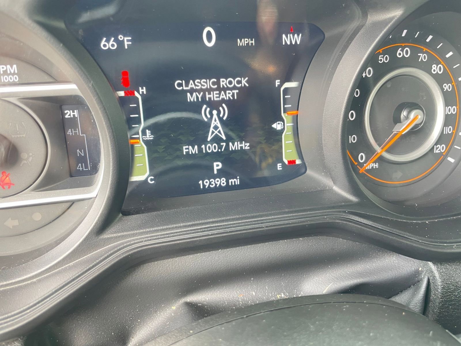 Used 2025 Jeep Wrangler Sahara image 39