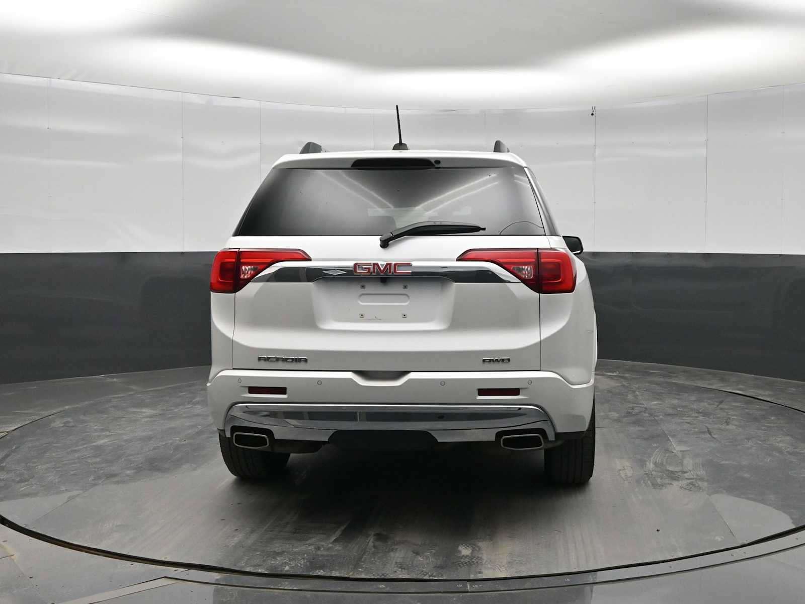 Used 2019 GMC Acadia Denali w/ Technology Package AWD/4WD image 6