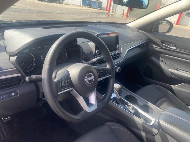 Used 2025 Nissan Altima 2.5 SV FWD image 10