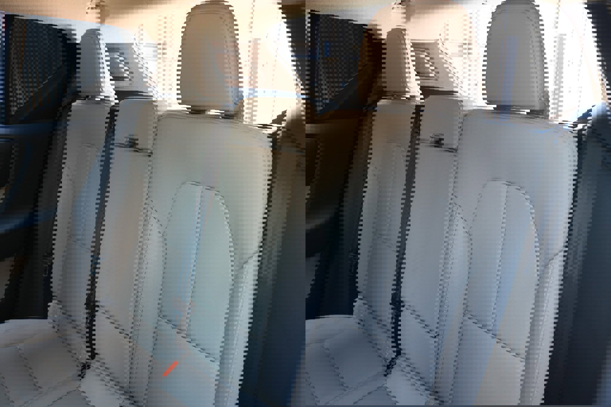 Used 2021 Volvo XC40 T4 Momentum w/ Protection Package Premier image 11