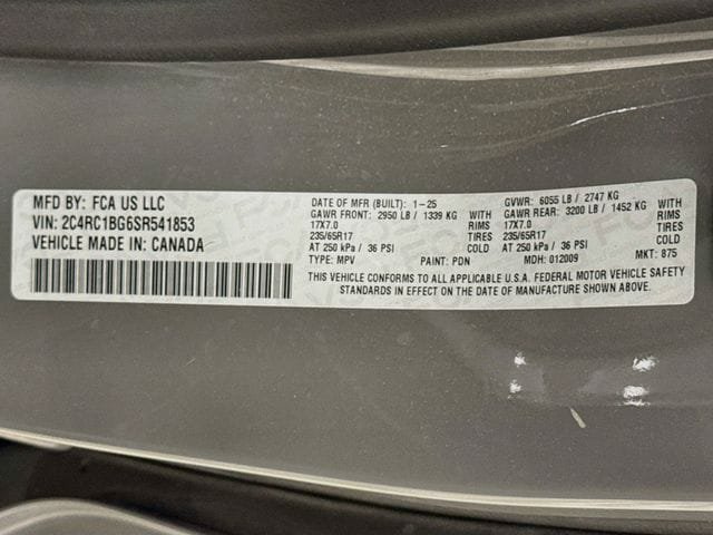 Used 2025 Chrysler Pacifica Select FWD image 32