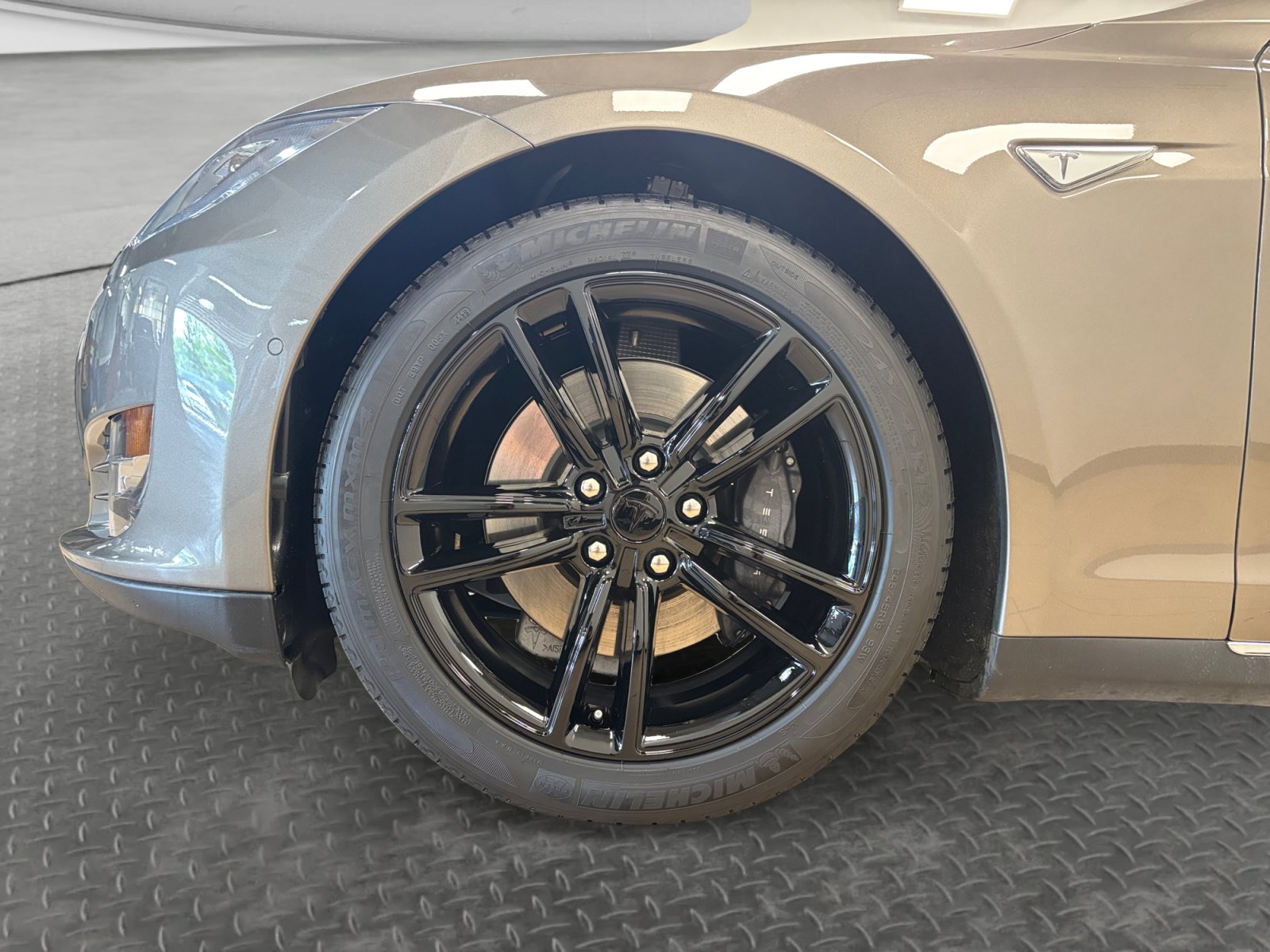 Used 2015 Tesla Model S 85 RWD image 21