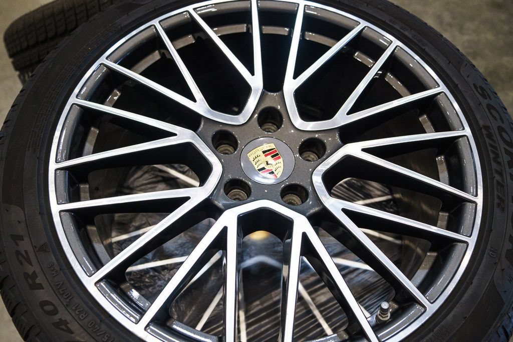 Used 2020 Porsche Cayenne Turbo AWD/4WD image 54